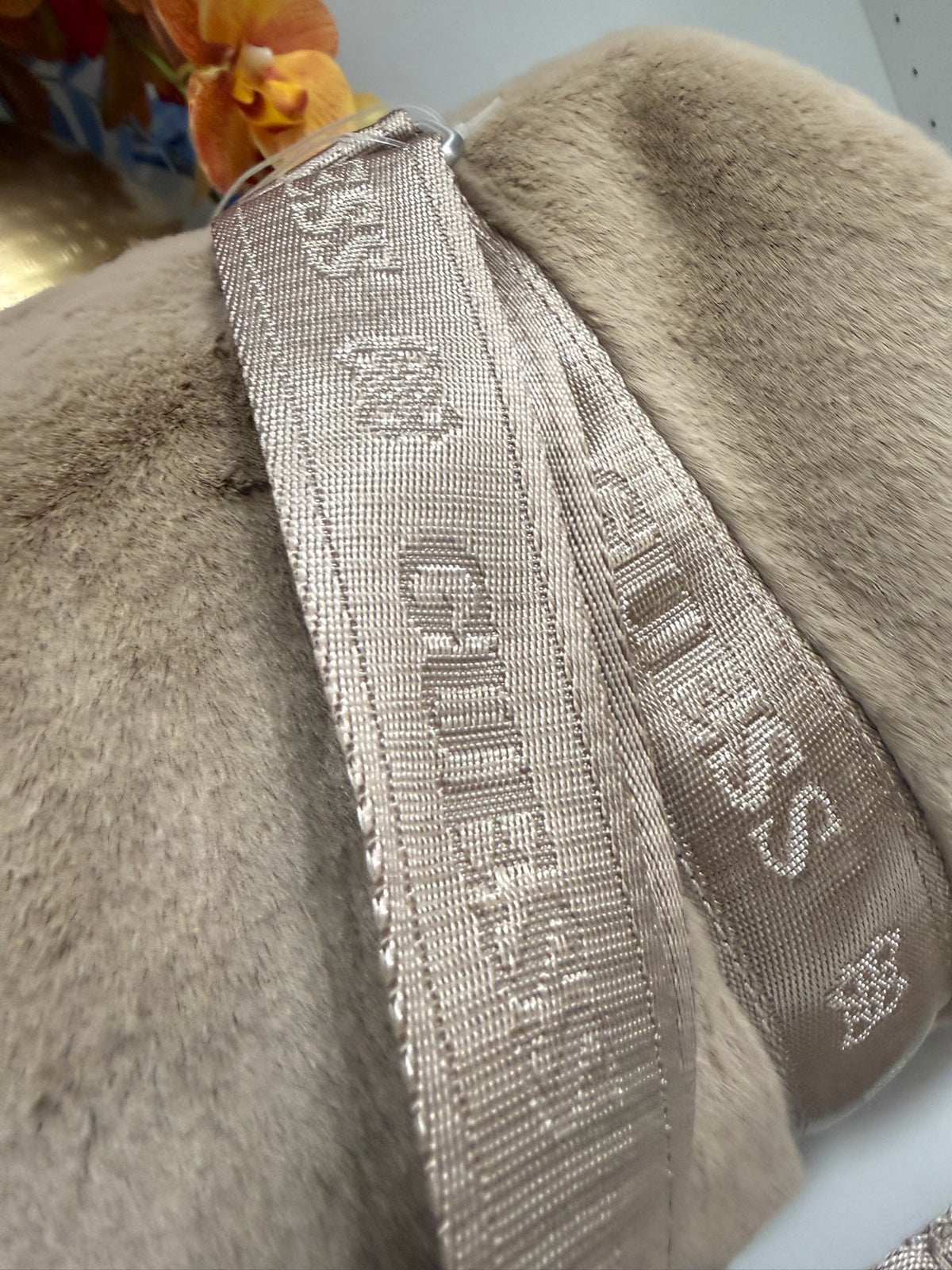 Fake Fur Bag Sand Guess 1428