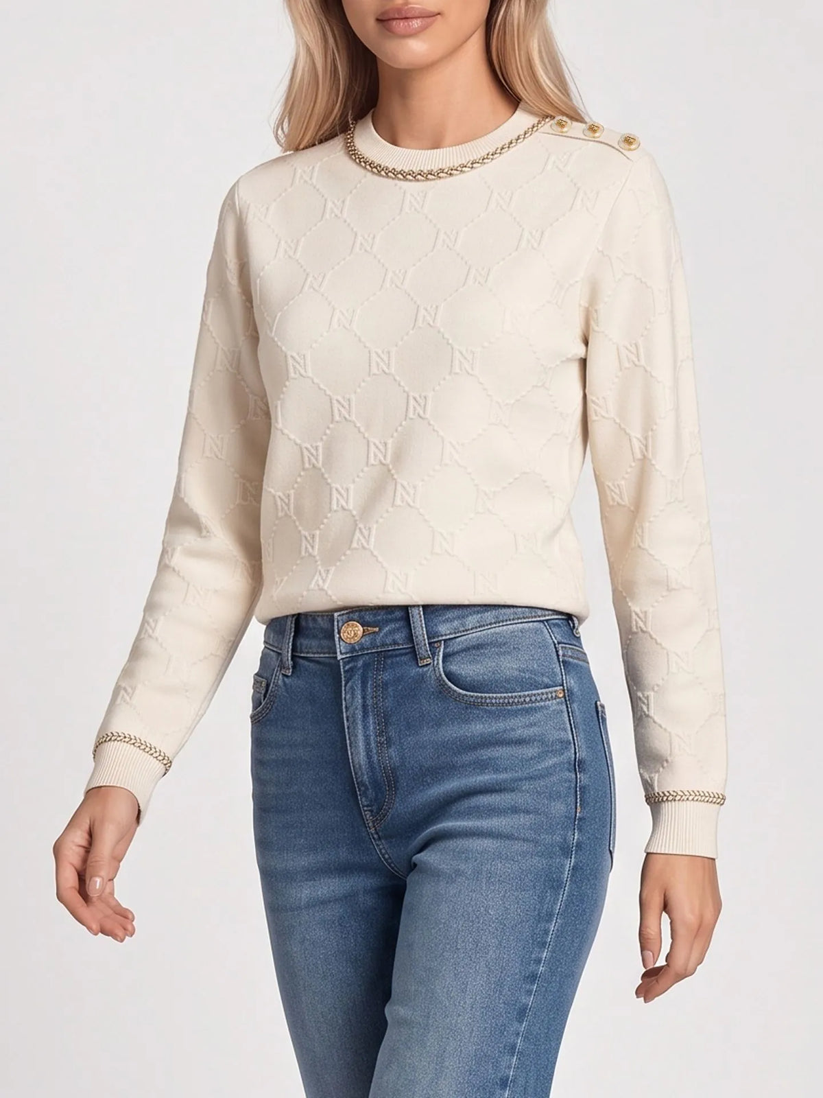 Avani Pull Soft White Nikkie