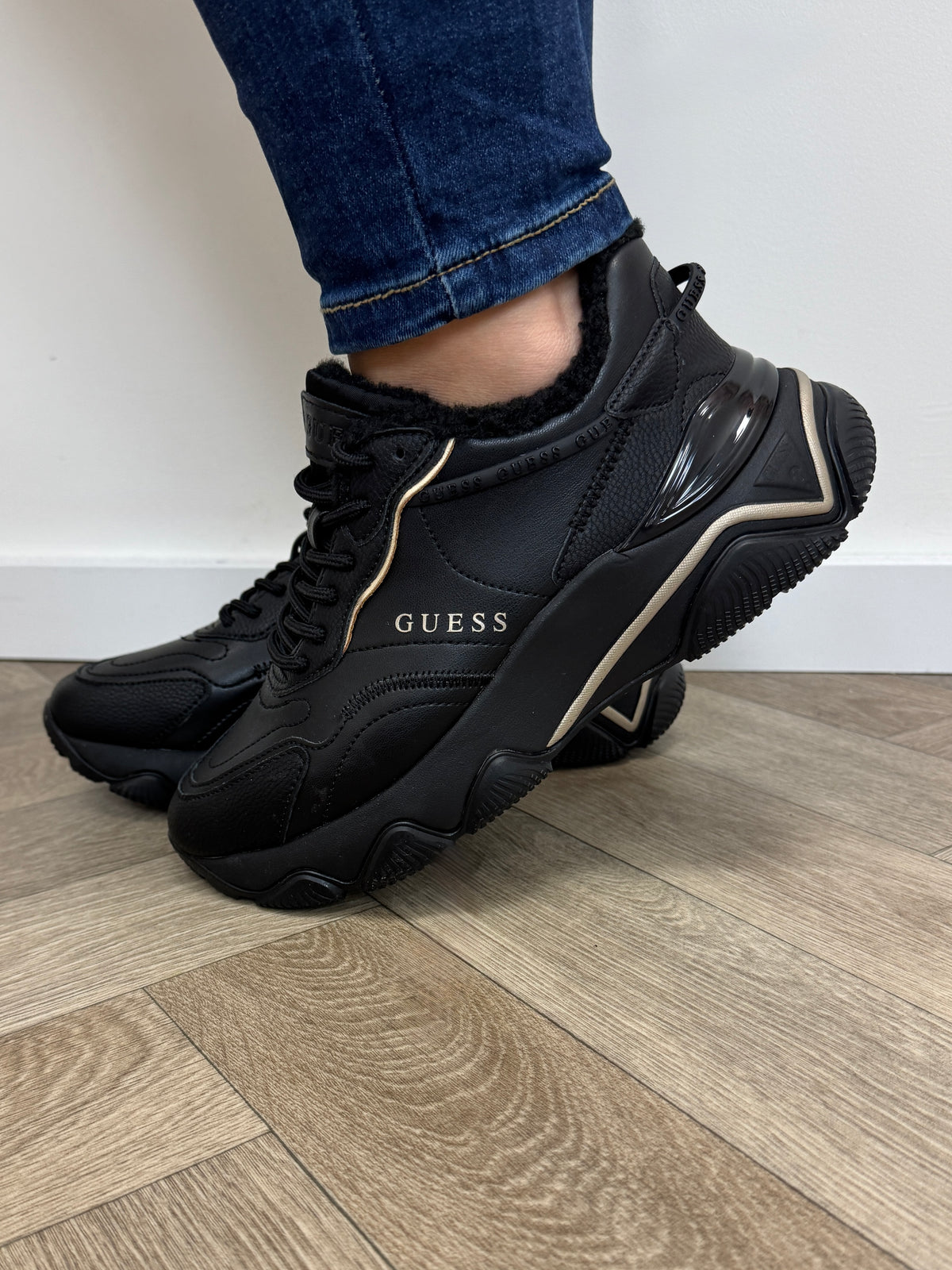 Sneakers Micola Black Guess 1487