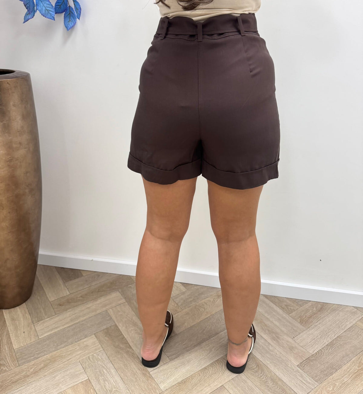 Short Nina Choco Guess 1200