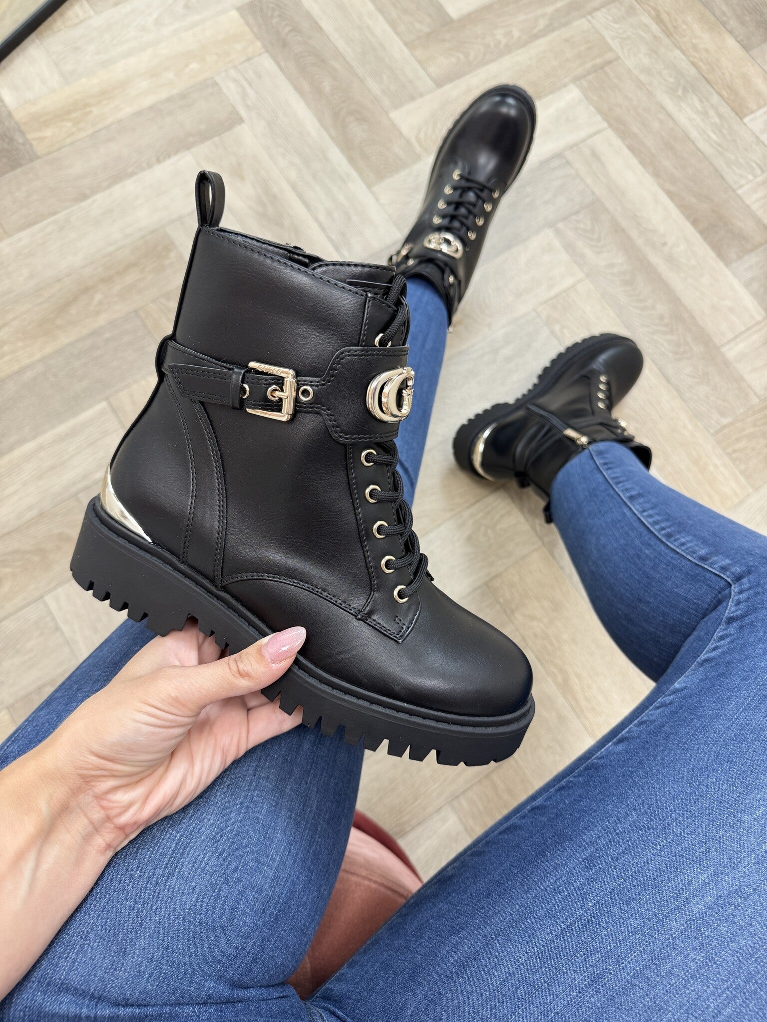 Boots Olanna Black Guess 1440