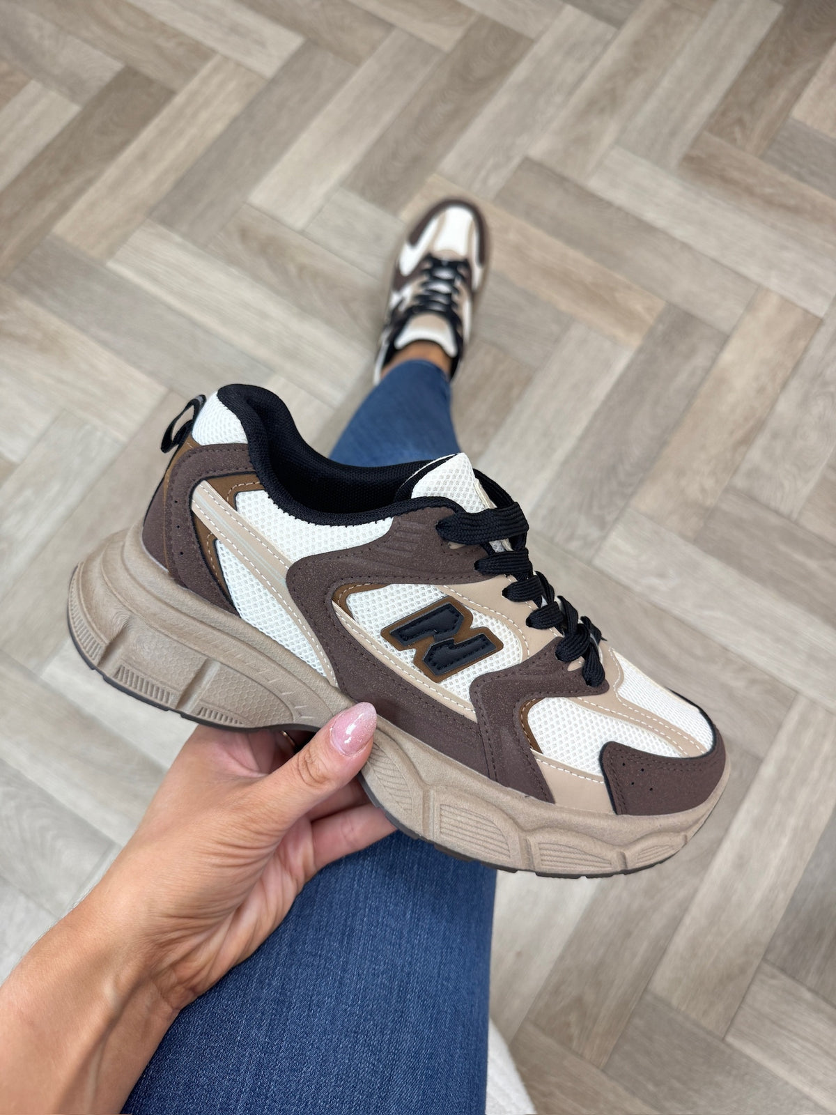 Sneakers N Logo 23043 Brown