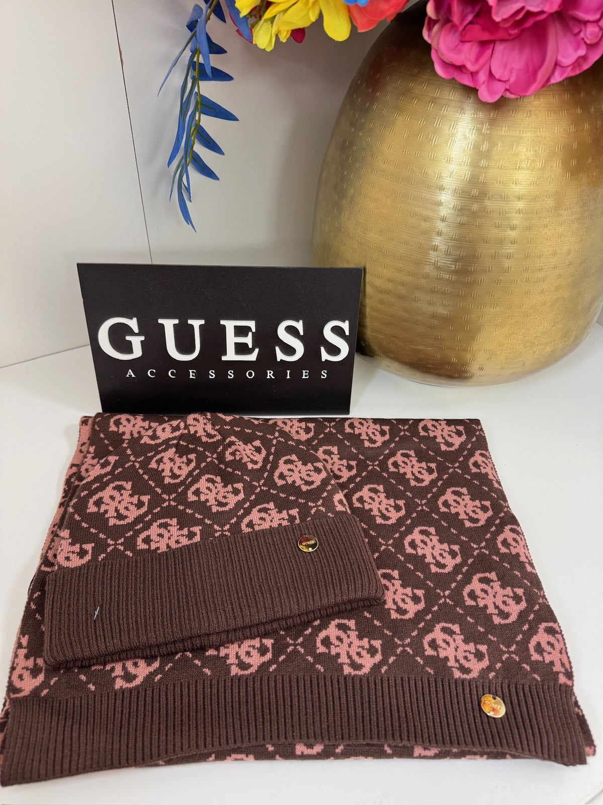 Set Sjaal + Muts All Logo Brown Guess 1380